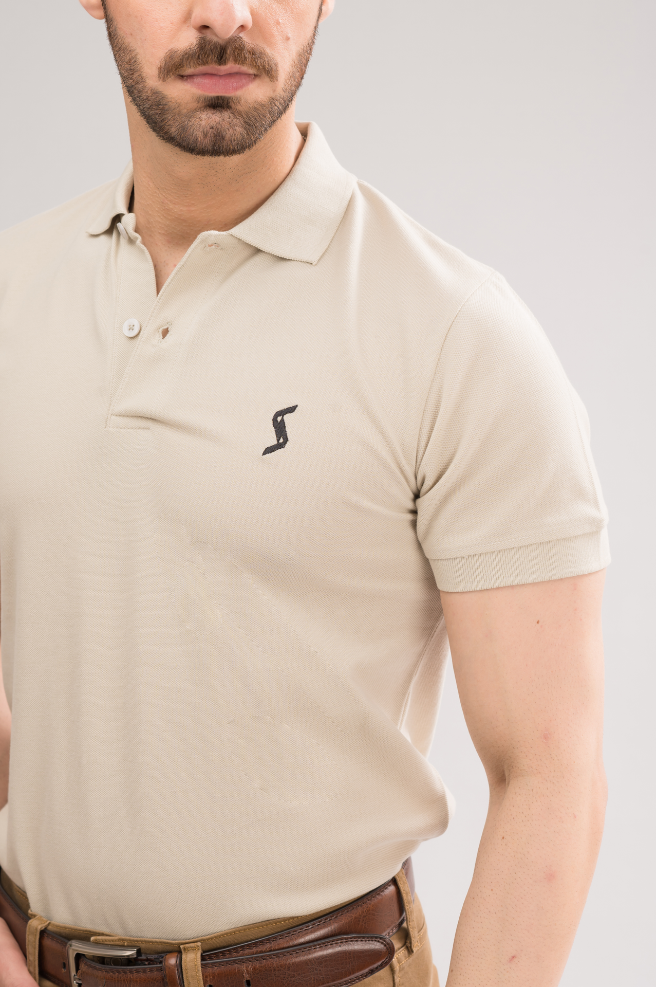 Close-up of Blanco Classic Polo material, highlighting soft and breathable fabric for ultimate comfort.