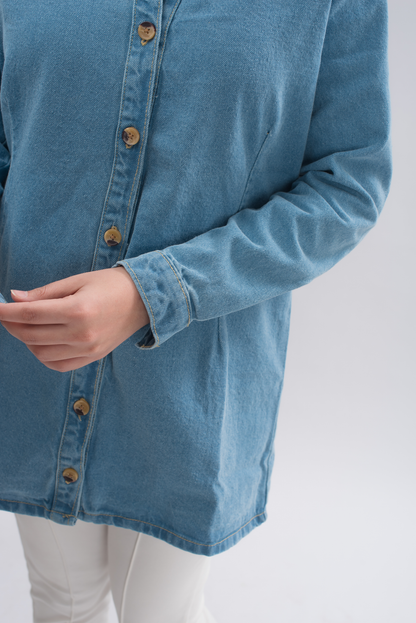 Close-up of the classic collar on Women’s Long-Sleeve Denim Dress Shirt, emphasizing meticulous craftsmanship and refined style.